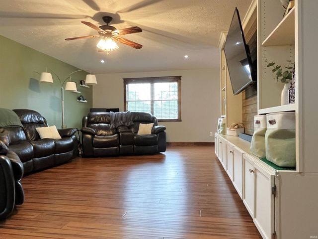 1041 Shadowlawn Avenue, Greencastle, IN 46135