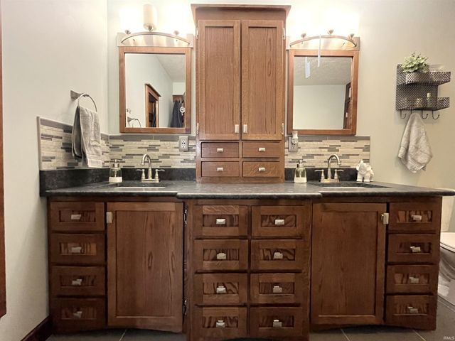 1041 Shadowlawn Avenue, Greencastle, IN 46135