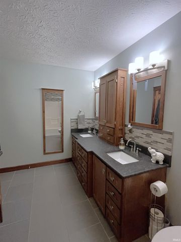 1041 Shadowlawn Avenue, Greencastle, IN 46135