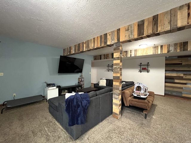 1041 Shadowlawn Avenue, Greencastle, IN 46135