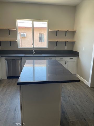 1183 W 24th Street, Los Angeles, CA 90007