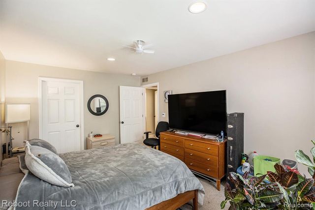 56083 Chesapeake Trail, Shelby Twp, MI 48316