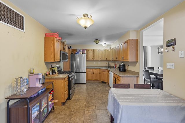 1356 Sugar Creek Court, Valparaiso, IN 46385