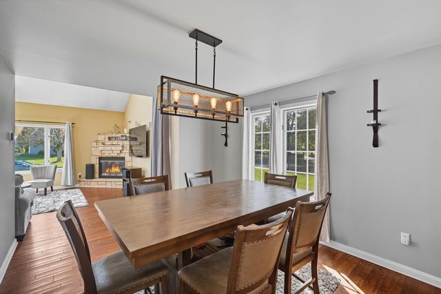 1356 Sugar Creek Court, Valparaiso, IN 46385