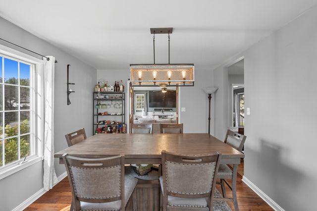 1356 Sugar Creek Court, Valparaiso, IN 46385