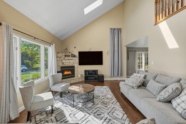 1356 Sugar Creek Court, Valparaiso, IN 46385