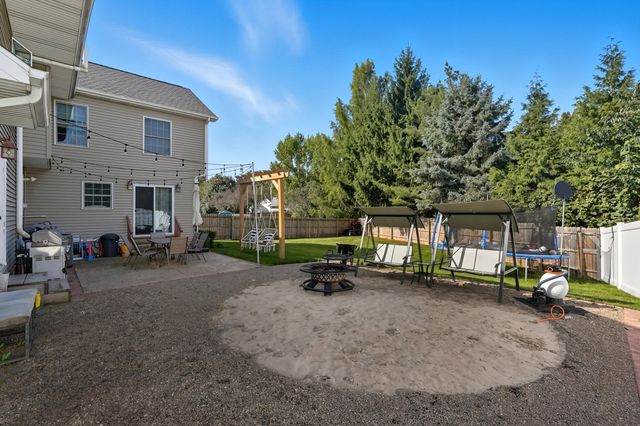 1356 Sugar Creek Court, Valparaiso, IN 46385