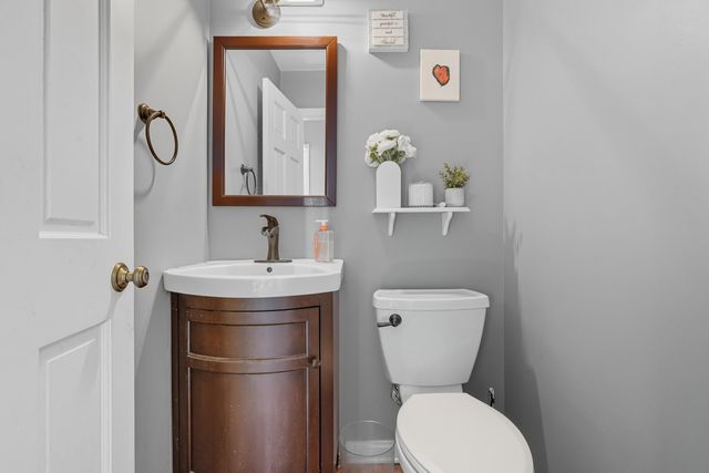 1356 Sugar Creek Court, Valparaiso, IN 46385