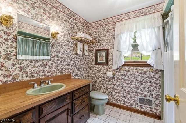 13 Hamden Rd, Franklin Twp., NJ 08822