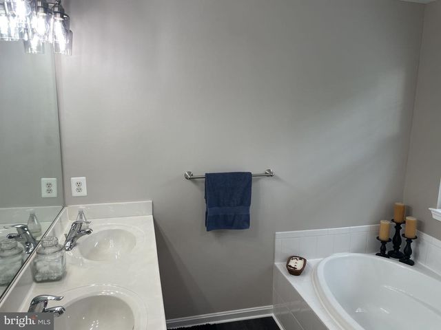 390 BRUAW DR, York, PA 17406