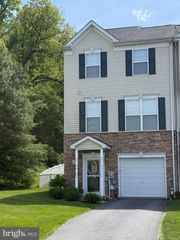 390 BRUAW DR, York, PA 17406
