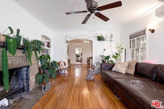 613 N Plymouth Boulevard, Los Angeles, CA 90004