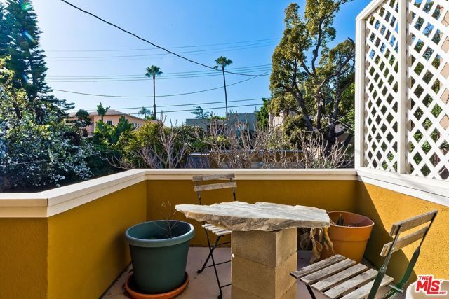 613 N Plymouth Boulevard, Los Angeles, CA 90004