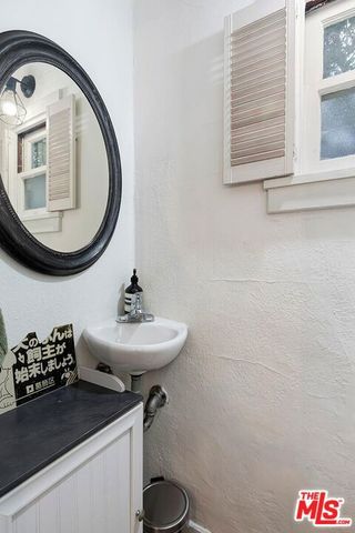 613 N Plymouth Boulevard, Los Angeles, CA 90004