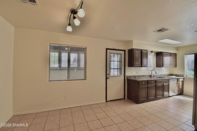 3213 Neptune Drive, Las Cruces, NM 88012