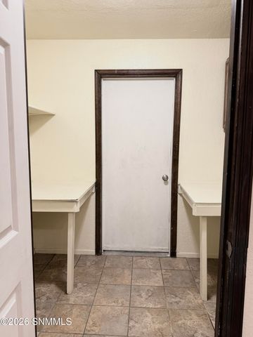 3213 Neptune Drive, Las Cruces, NM 88012