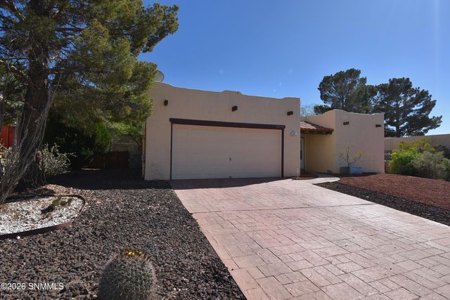 3213 Neptune Drive, Las Cruces, NM 88012