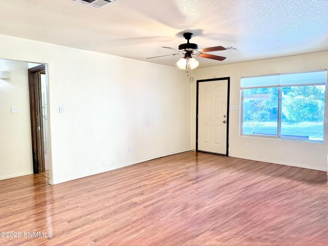 3213 Neptune Drive, Las Cruces, NM 88012