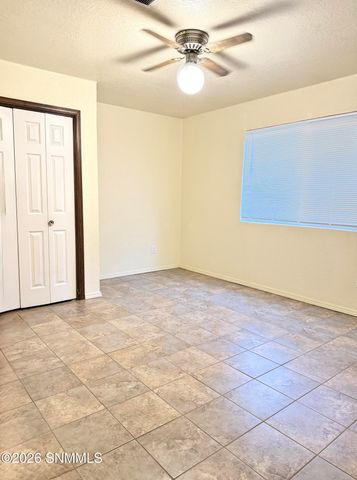 3213 Neptune Drive, Las Cruces, NM 88012