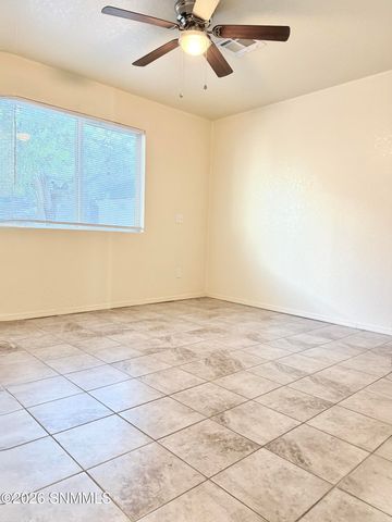 3213 Neptune Drive, Las Cruces, NM 88012