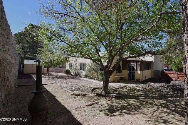 3213 Neptune Drive, Las Cruces, NM 88012