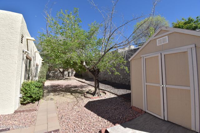 3213 Neptune Drive, Las Cruces, NM 88012