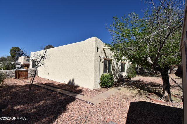 3213 Neptune Drive, Las Cruces, NM 88012
