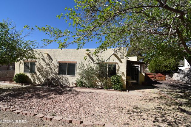 3213 Neptune Drive, Las Cruces, NM 88012