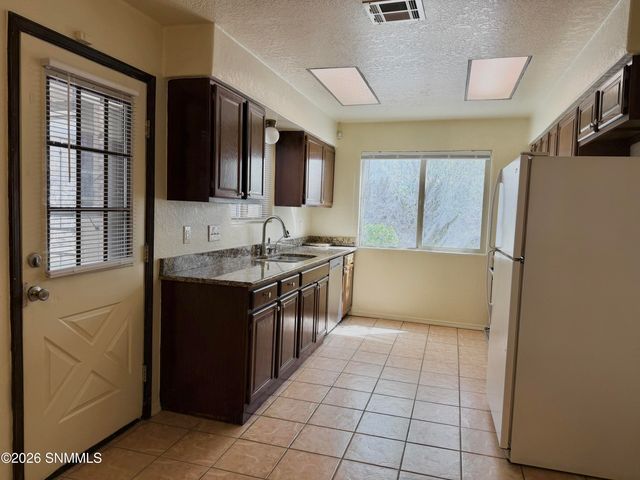 3213 Neptune Drive, Las Cruces, NM 88012