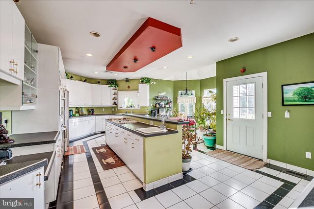 824 WINDSOR PERRINEVILLE, East Windsor, NJ 08520