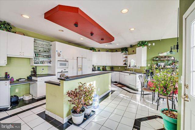 824 WINDSOR PERRINEVILLE, East Windsor, NJ 08520