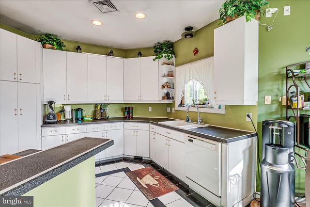 824 WINDSOR PERRINEVILLE, East Windsor, NJ 08520