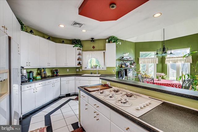 824 WINDSOR PERRINEVILLE, East Windsor, NJ 08520