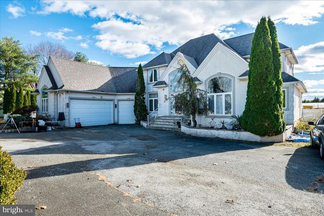 824 WINDSOR PERRINEVILLE, East Windsor, NJ 08520