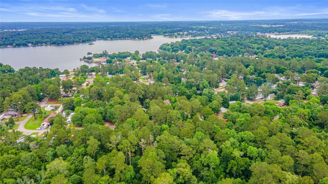 13149 S Lee Shore Drive, Willis, TX 77318