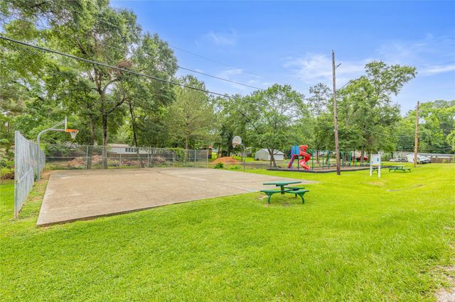 13149 S Lee Shore Drive, Willis, TX 77318