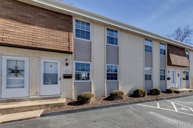 815 Wendevy Court, Ballwin, MO 63011