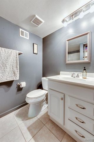 815 Wendevy Court, Ballwin, MO 63011