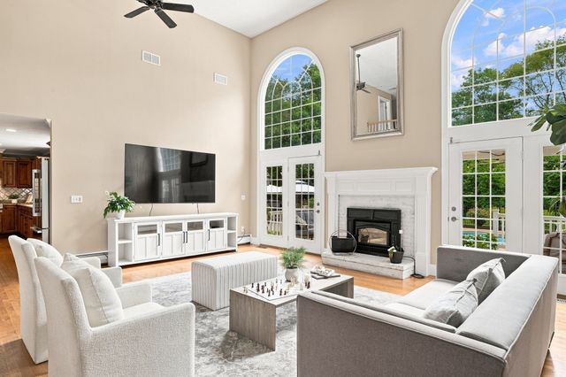 55 Squire Shaler Ln, Lancaster, MA 01523