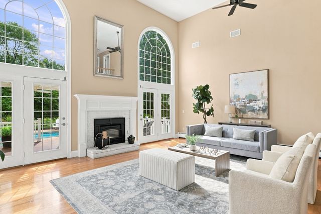 55 Squire Shaler Ln, Lancaster, MA 01523