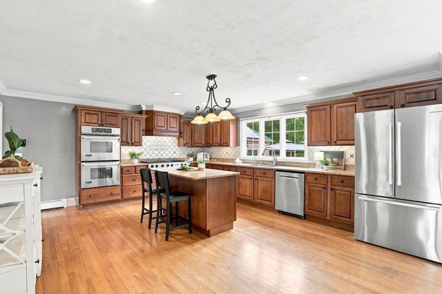 55 Squire Shaler Ln, Lancaster, MA 01523