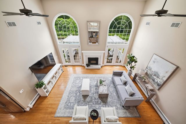 55 Squire Shaler Ln, Lancaster, MA 01523