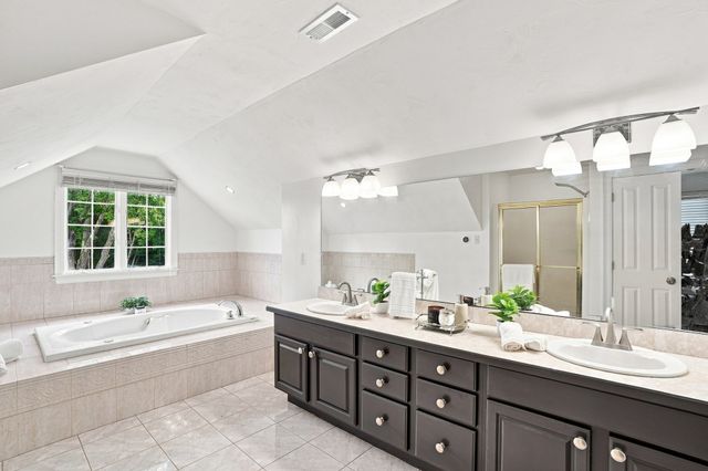 55 Squire Shaler Ln, Lancaster, MA 01523