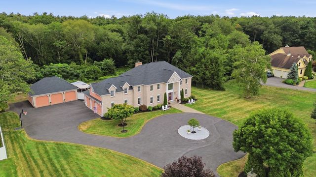 55 Squire Shaler Ln, Lancaster, MA 01523