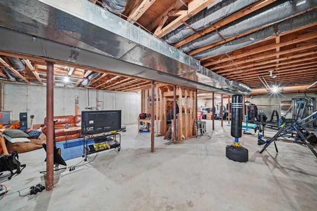 55 Squire Shaler Ln, Lancaster, MA 01523