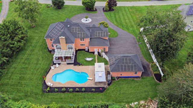 55 Squire Shaler Ln, Lancaster, MA 01523