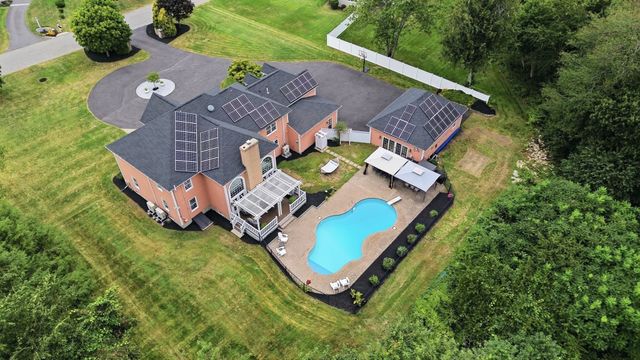 55 Squire Shaler Ln, Lancaster, MA 01523