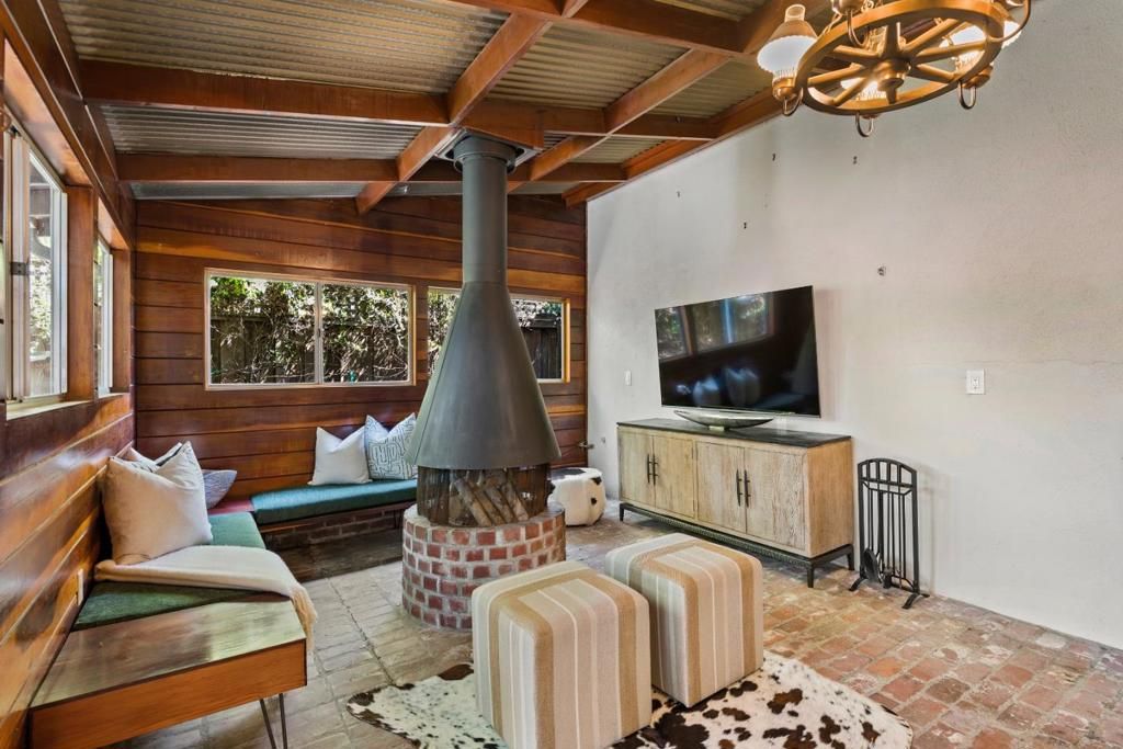 Image 20 of property listing at 931 Peggy Lane, Menlo Park, CA 94025
