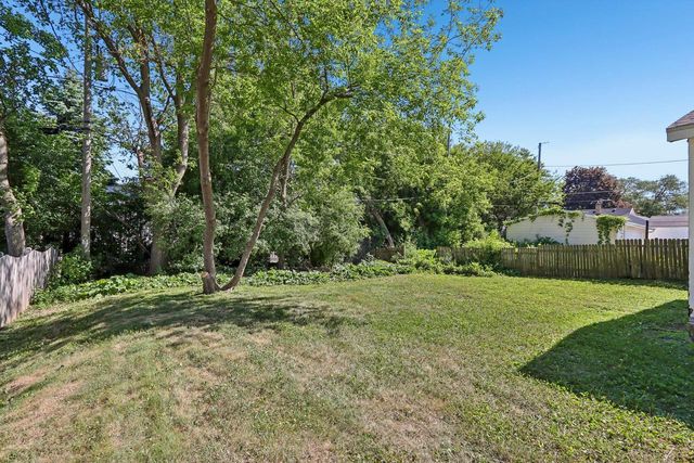418 Harrison AVENUE, Waukesha, WI 53186
