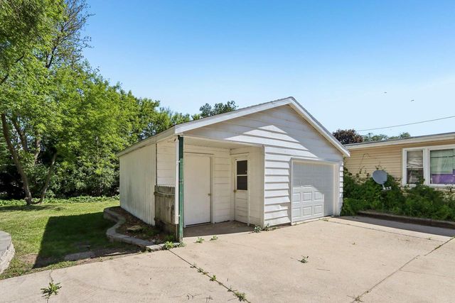 418 Harrison AVENUE, Waukesha, WI 53186